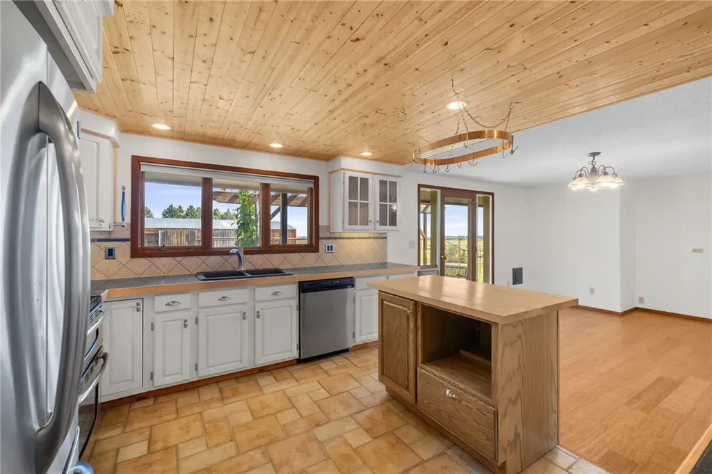 14 Teini Road Roberts MT 59070