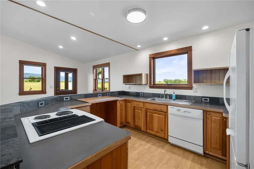 14 Teini Road Roberts MT 59070