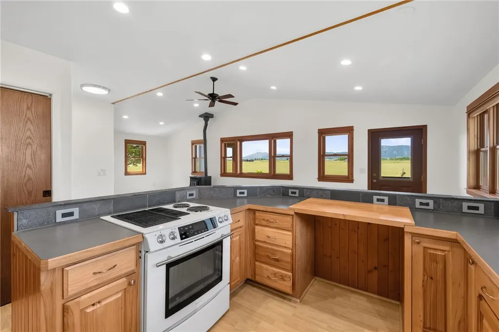 14 Teini Road Roberts MT 59070