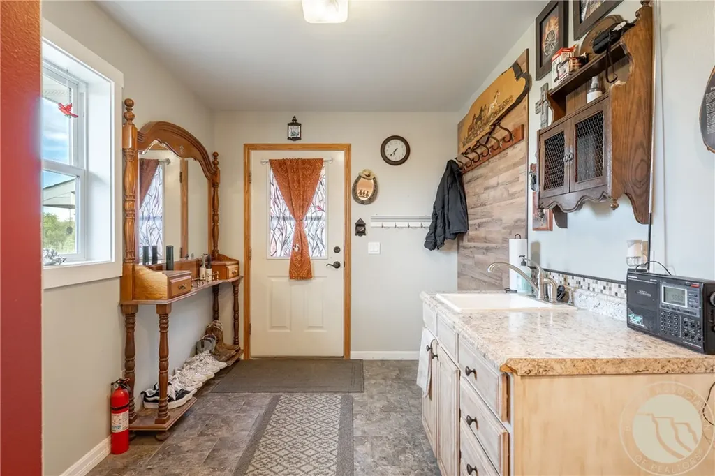 24 S Swan Lane Fromberg MT 59029