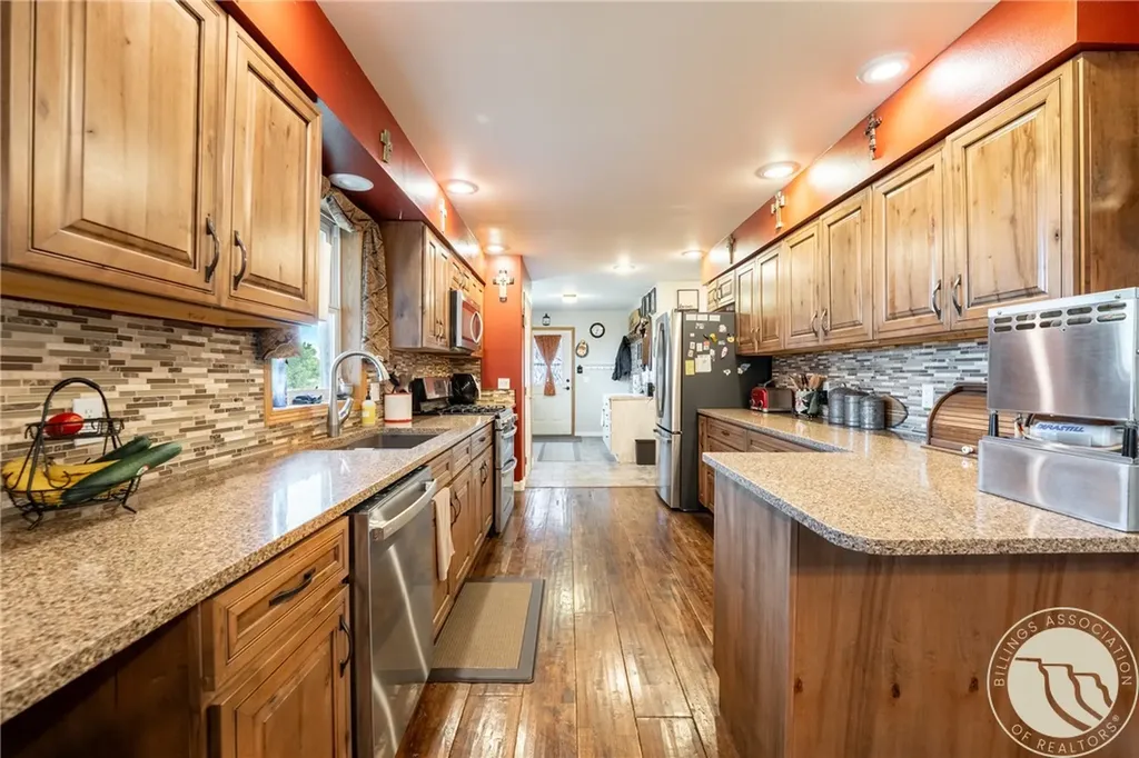 24 S Swan Lane Fromberg MT 59029