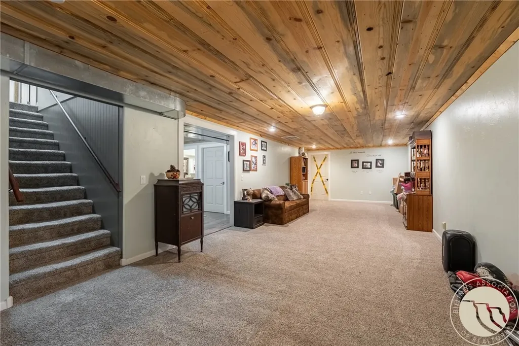 24 S Swan Lane Fromberg MT 59029