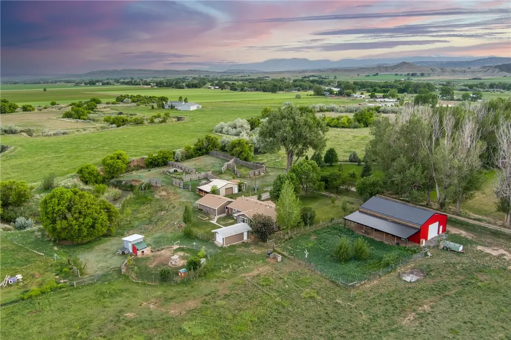 24 S Swan Lane Fromberg MT 59029
