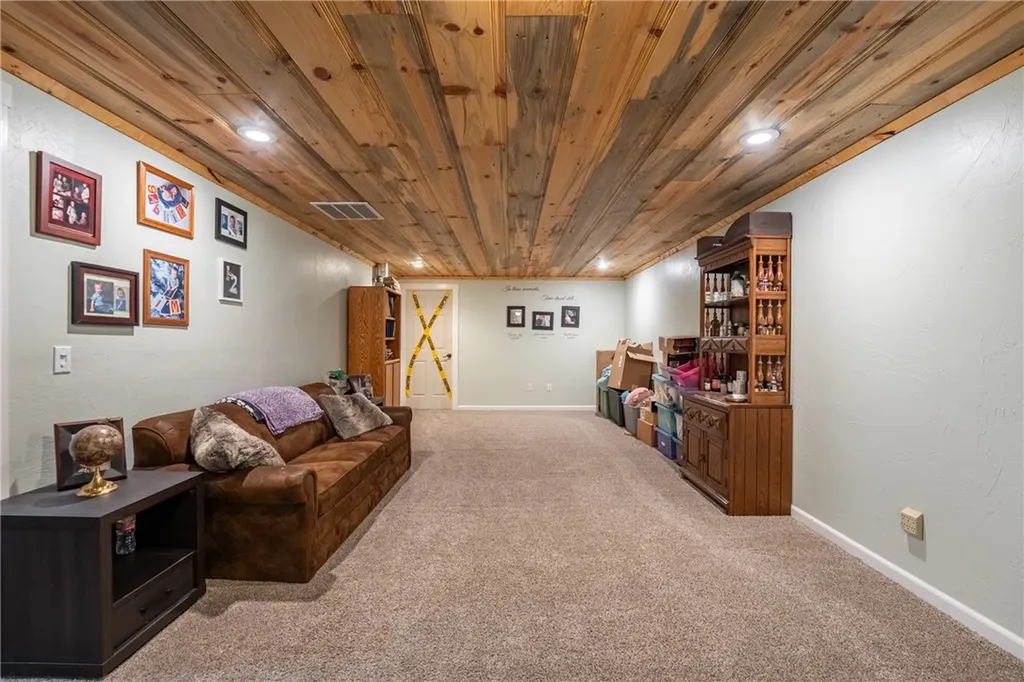 24 S Swan Lane Fromberg MT 59029