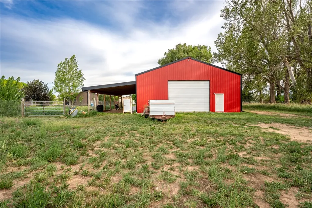 24 S Swan Lane Fromberg MT 59029