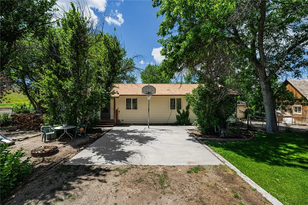 2542 S 28th Road Ballantine MT 59006