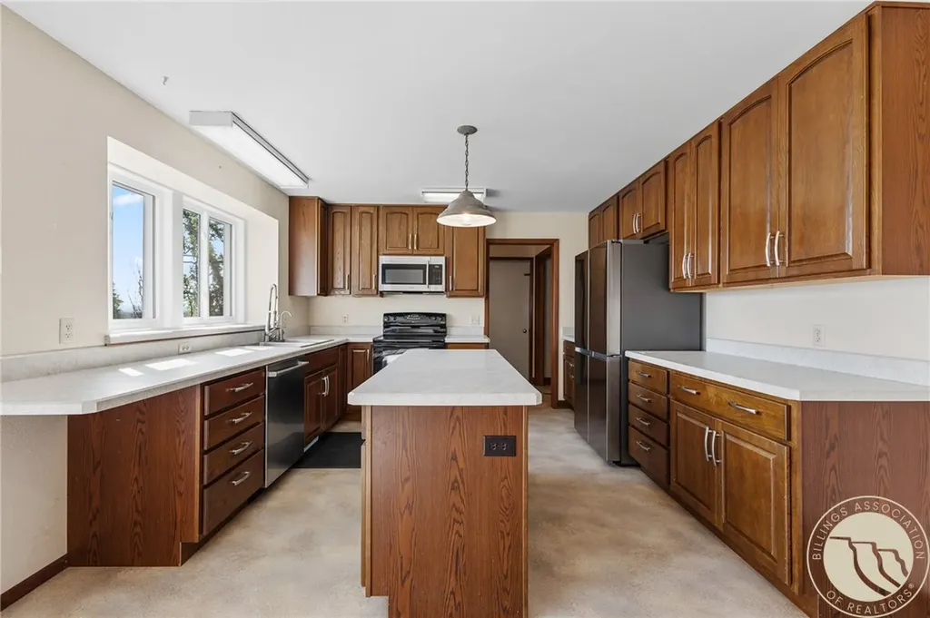 7851 Spear Drive Shepherd MT 59079