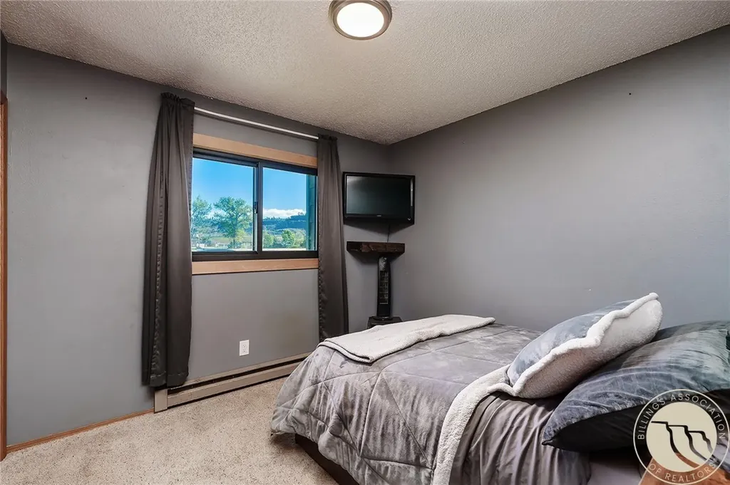 525 E 6th Avenue N Columbus MT 59019