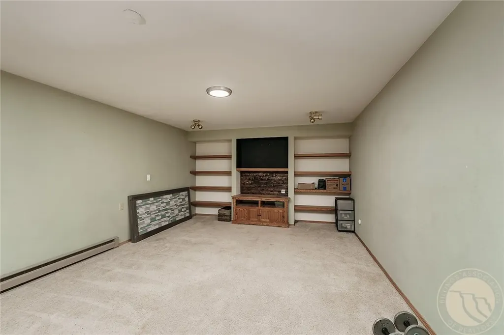 525 E 6th Avenue N Columbus MT 59019