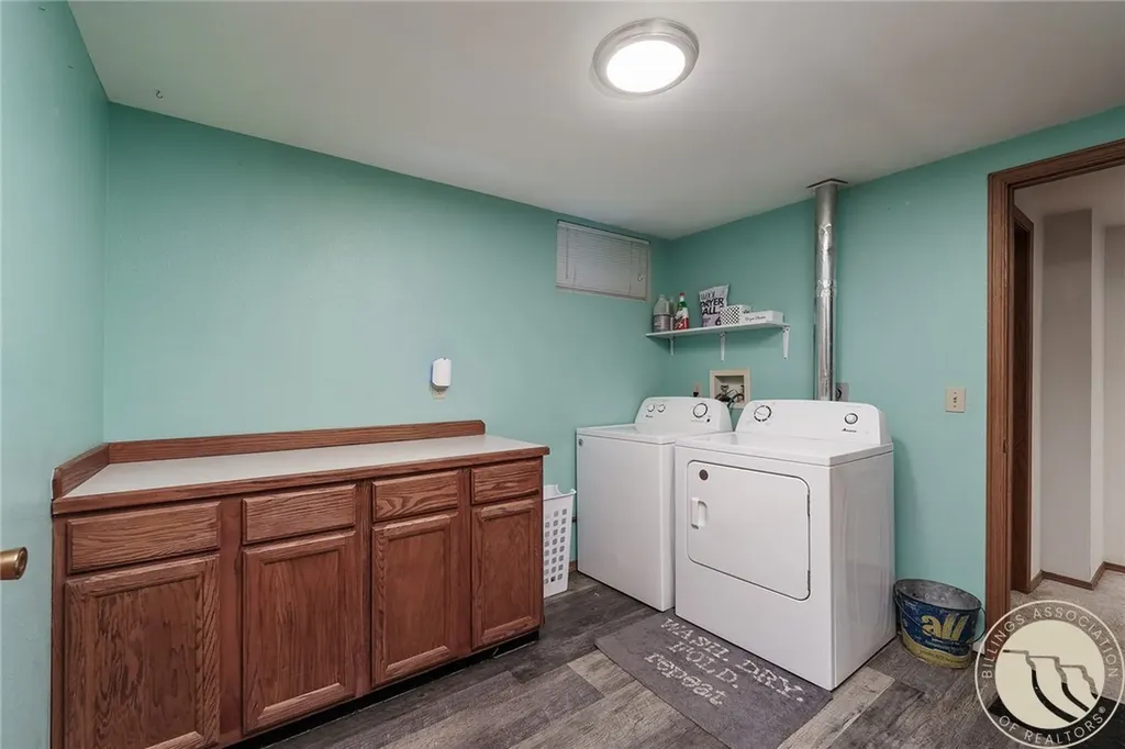 525 E 6th Avenue N Columbus MT 59019