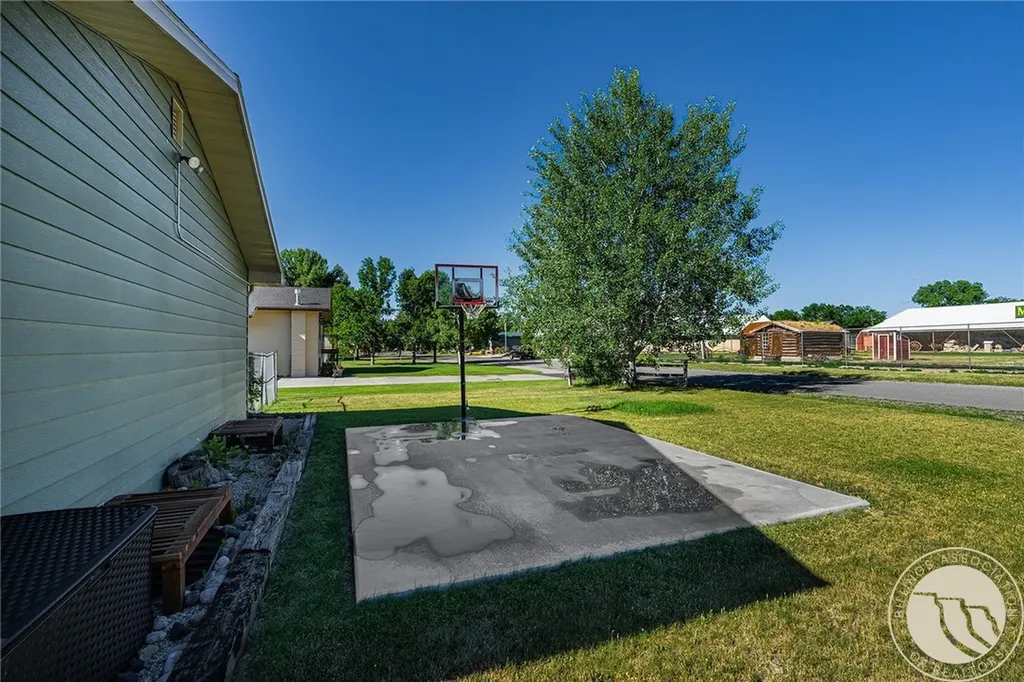525 E 6th Avenue N Columbus MT 59019