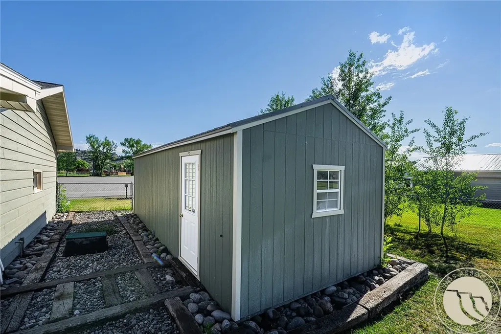 525 E 6th Avenue N Columbus MT 59019