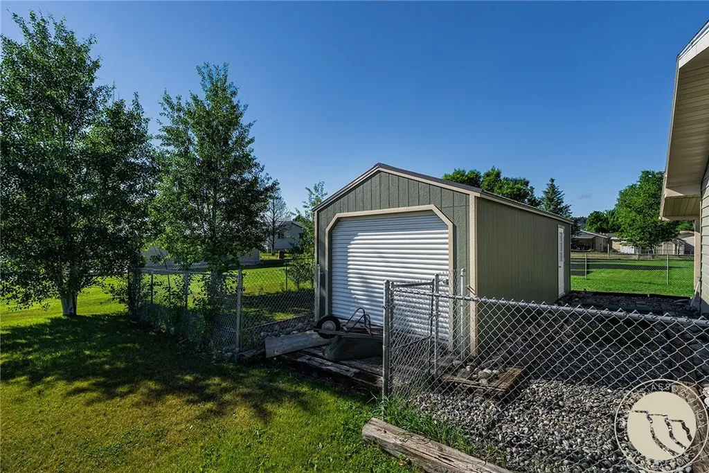 525 E 6th Avenue N Columbus MT 59019