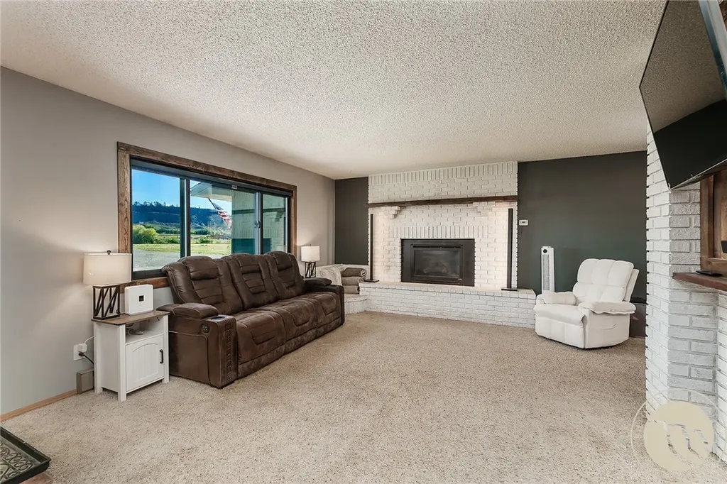 525 E 6th Avenue N Columbus MT 59019