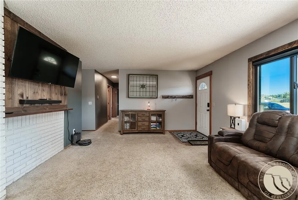 525 E 6th Avenue N Columbus MT 59019