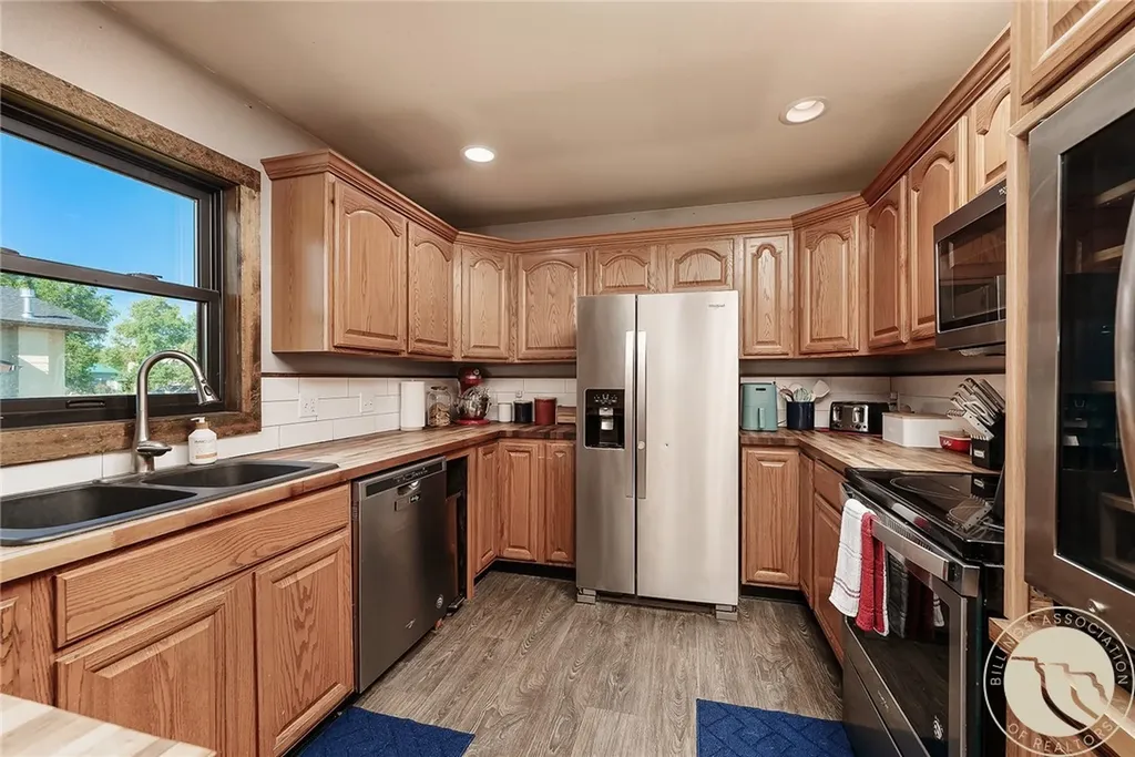 525 E 6th Avenue N Columbus MT 59019