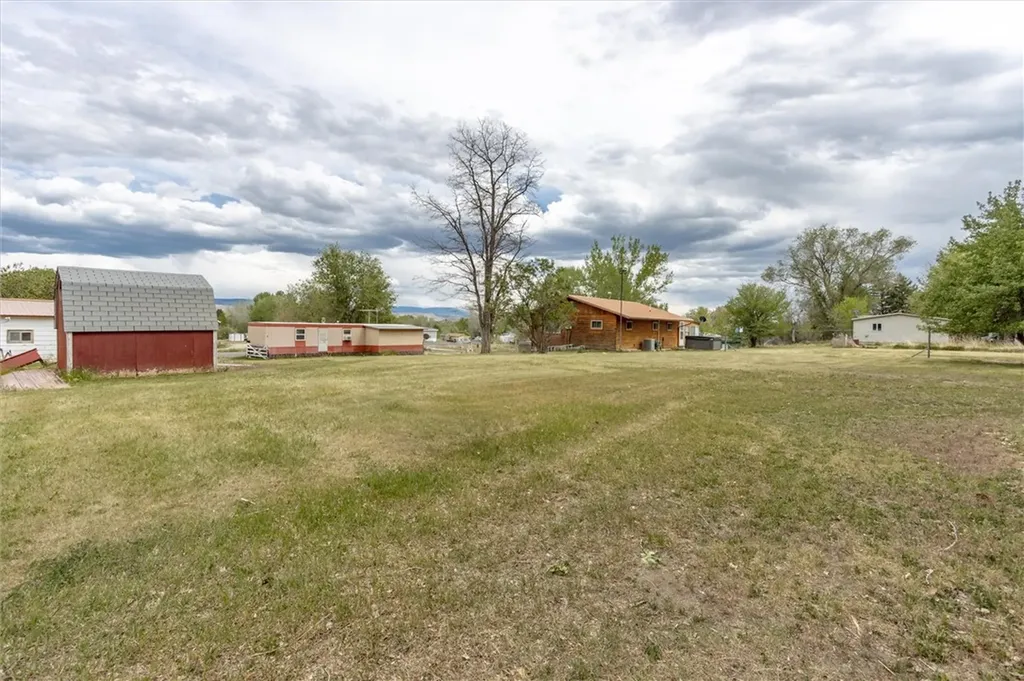 15 Cactus Drive Fromberg MT 59029