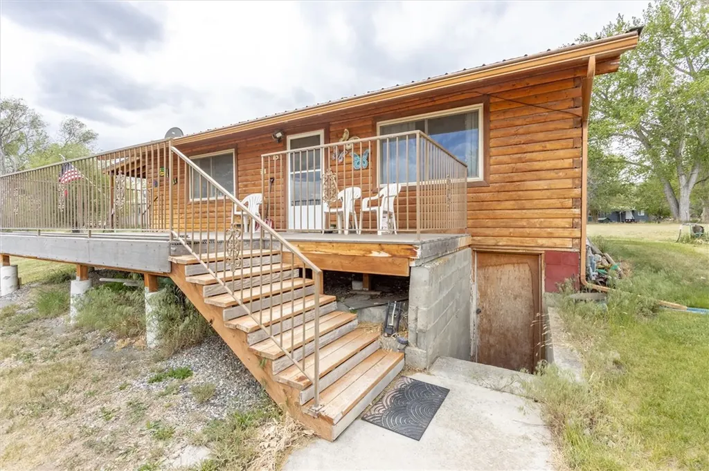 15 Cactus Drive Fromberg MT 59029