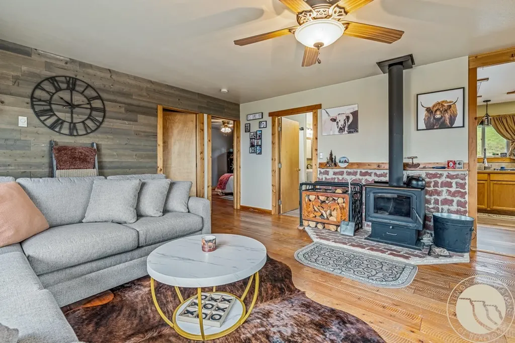 24 Sioux Trail Nye MT 59061