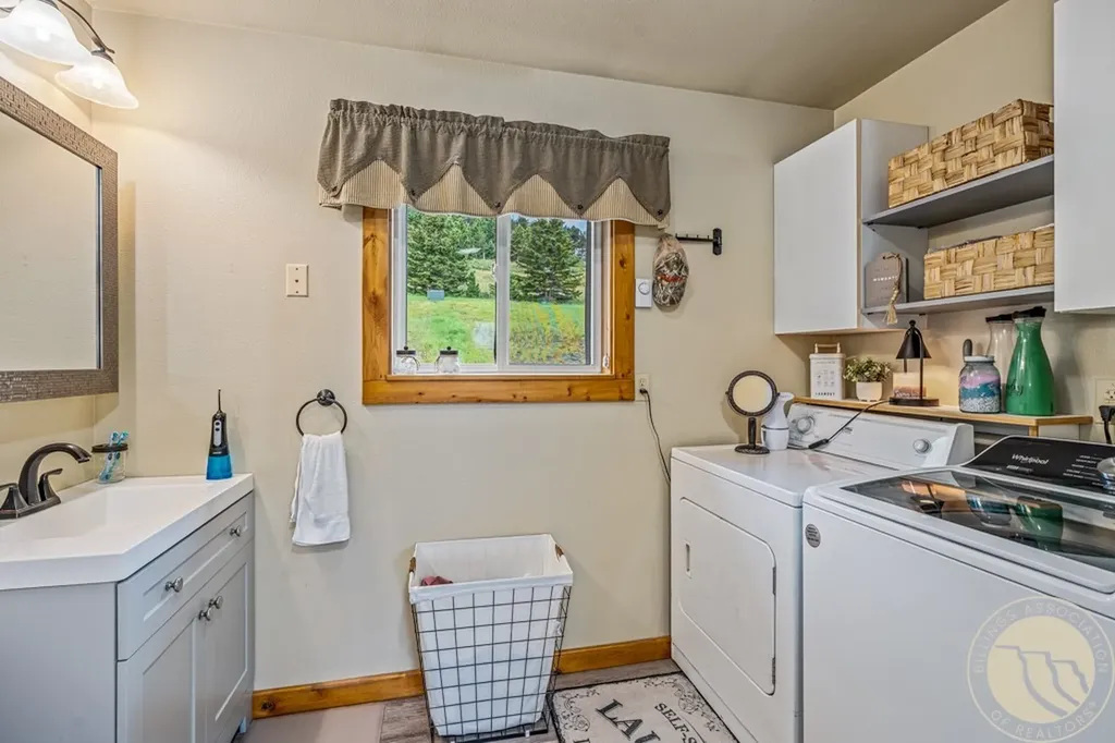 24 Sioux Trail Nye MT 59061
