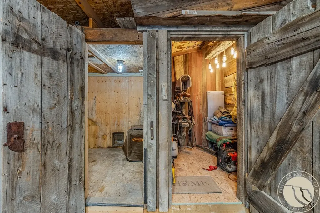 24 Sioux Trail Nye MT 59061