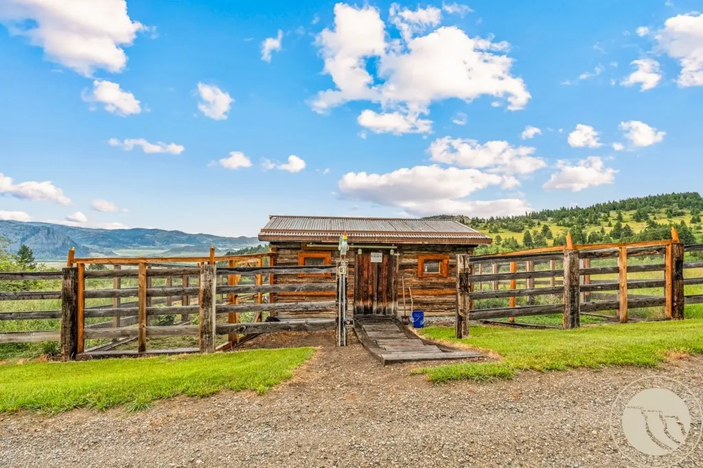 24 Sioux Trail Nye MT 59061