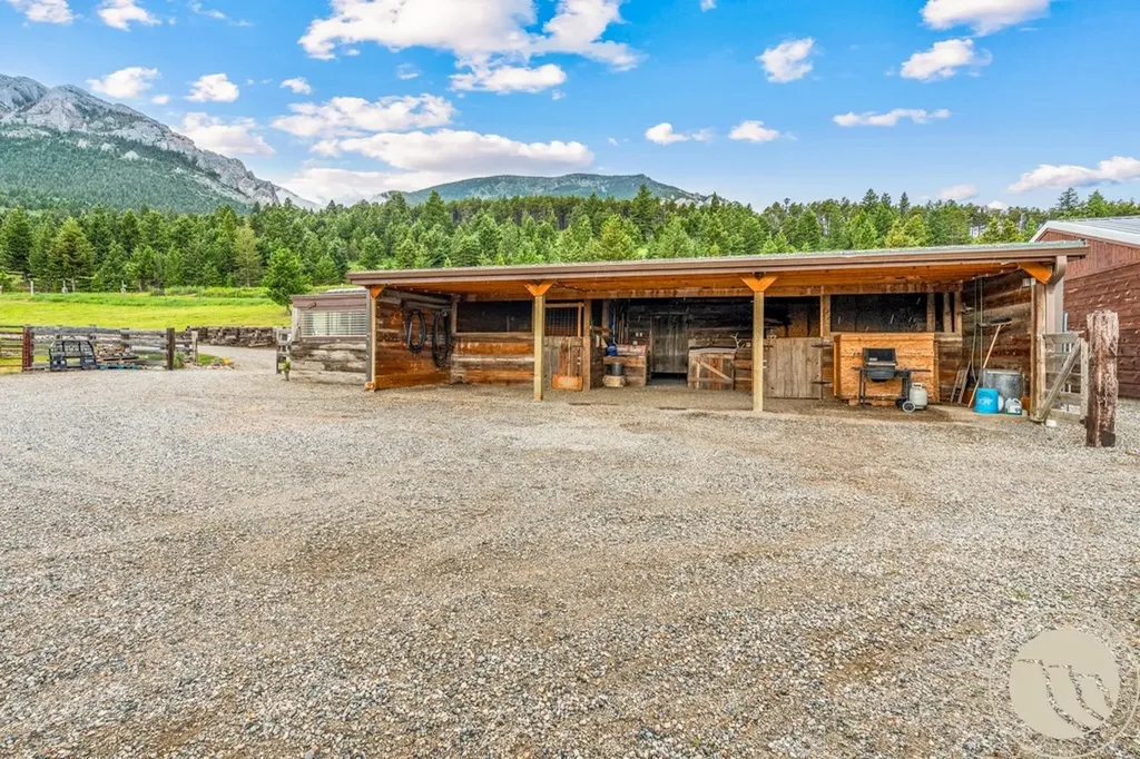 24 Sioux Trail Nye MT 59061