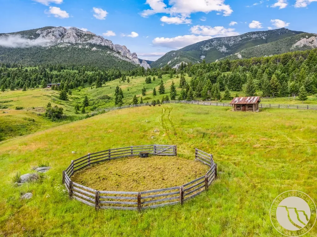24 Sioux Trail Nye MT 59061