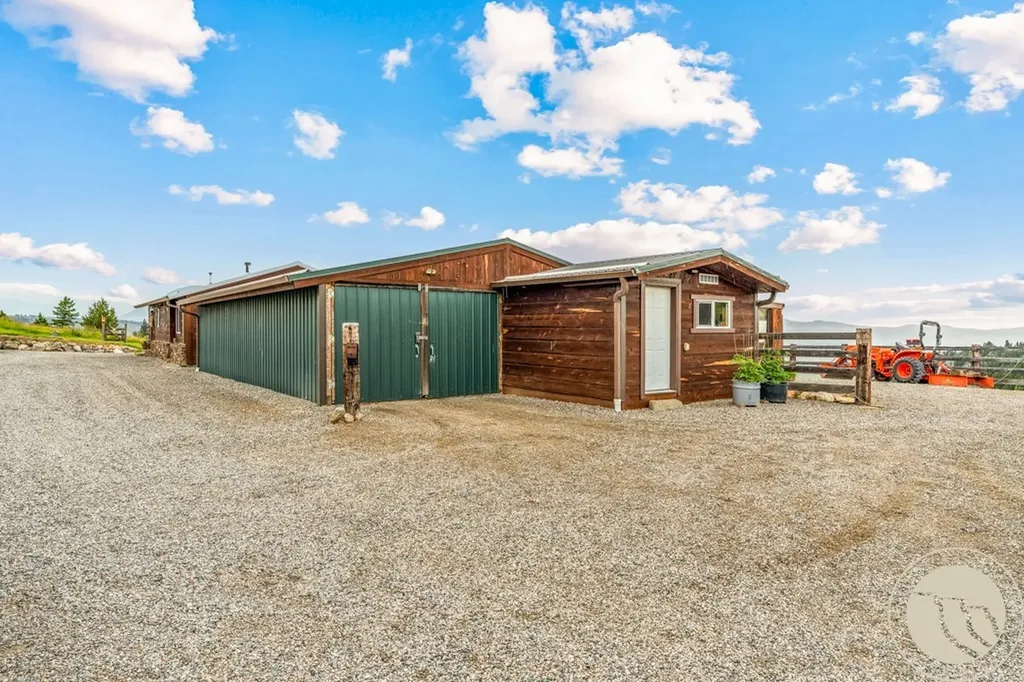 24 Sioux Trail Nye MT 59061