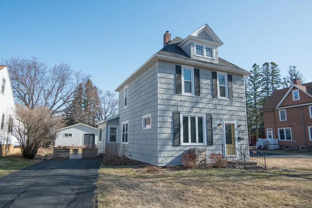 4303 Mcculloch Street Duluth MN 55804