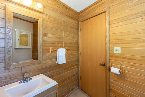 23 W Harvey Street Ely MN 55731