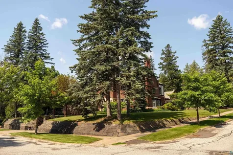 3431 E 1st Street Duluth MN 55804