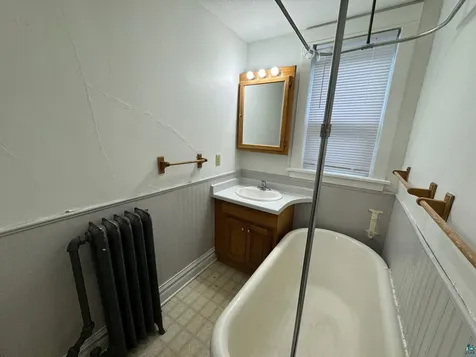 224 E 6th Street Duluth MN 55805-2137