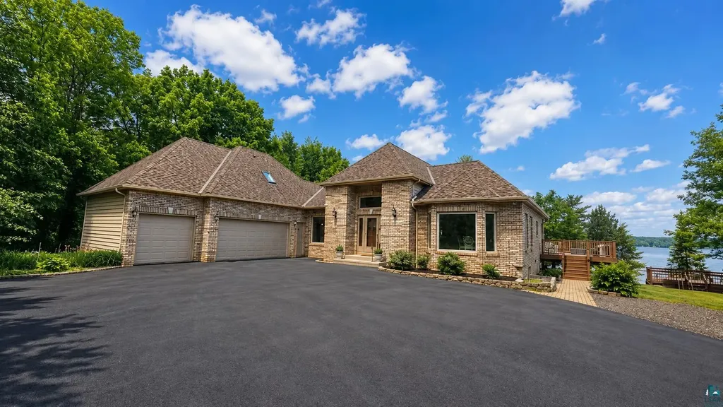 4875 Lakeway Drive Duluth MN 55811