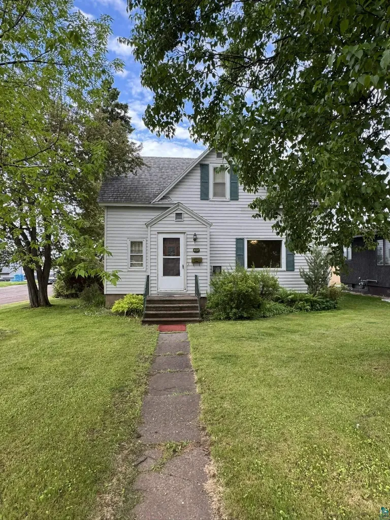 402 10th Avenue Two Harbors MN 55616