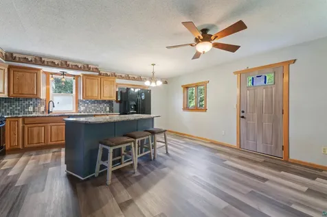 15 Vermillion Street Carlton MN 55718