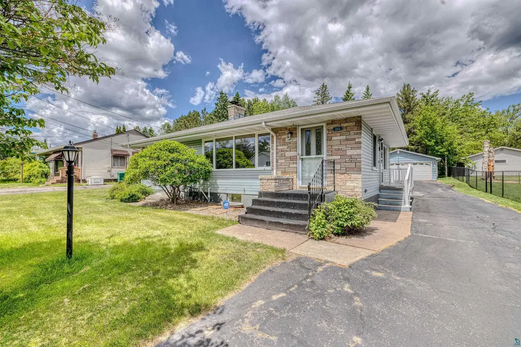 2113 Hutchinson Road Duluth MN 55811