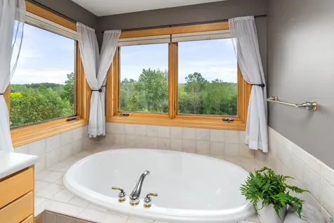 442 Hastings Drive Duluth MN 55803