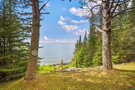 1534 Hwy 61 E Grand Marais MN 55604
