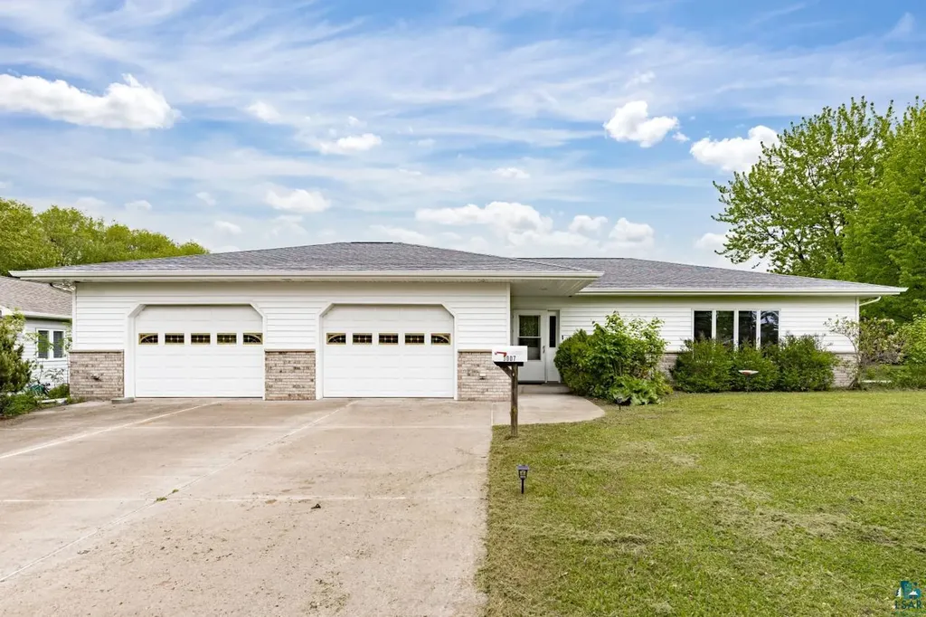 3007 E 7th Street Superior WI 54880