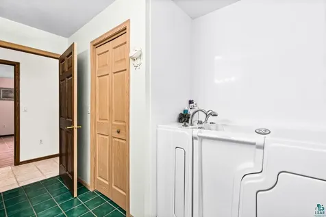 3007 E 7th Street Superior WI 54880