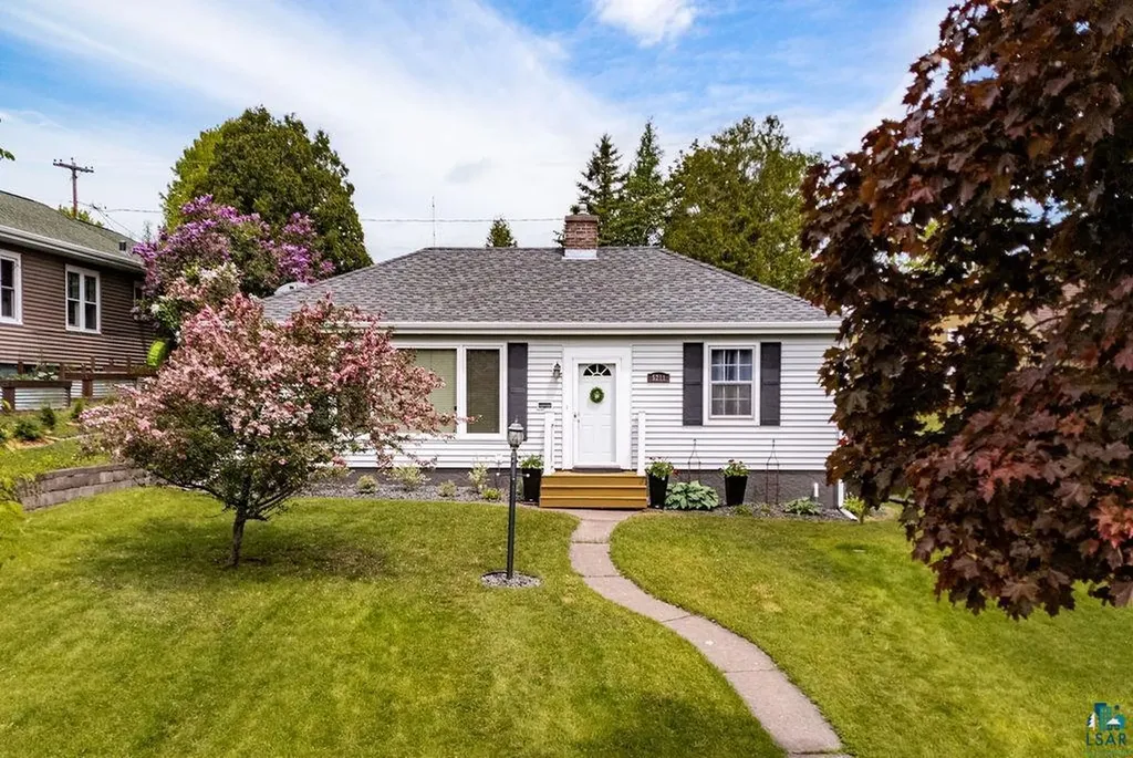 5211 Oneida Street Duluth MN 55804