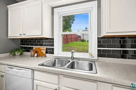 5211 Oneida Street Duluth MN 55804