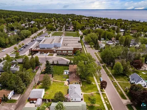 5211 Oneida Street Duluth MN 55804