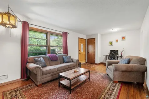 8528 S Columbus Avenue Bloomington MN 55420-2460