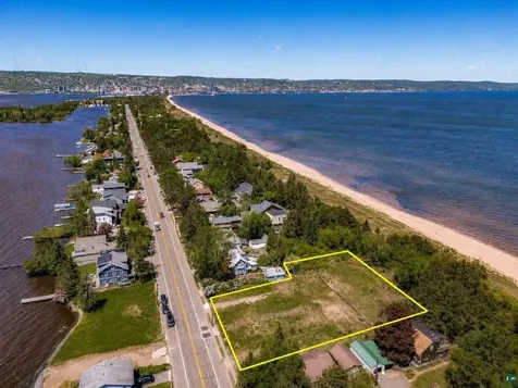 29XX S Lake Avenue Duluth MN 55802