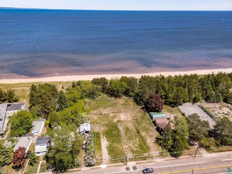 29XX S Lake Avenue Duluth MN 55802