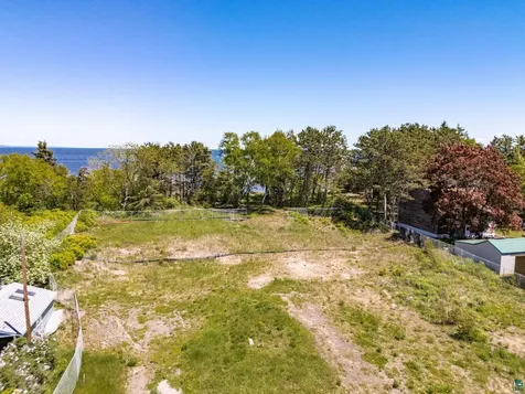 29XX S Lake Avenue Duluth MN 55802