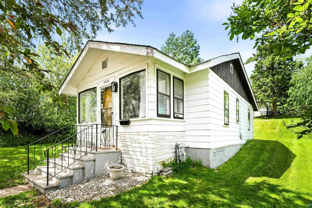 5325 Oakley Street Duluth MN 55804