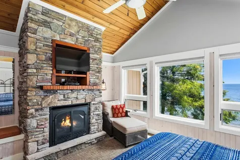 596 Larsmont Way Two Harbors MN 55616